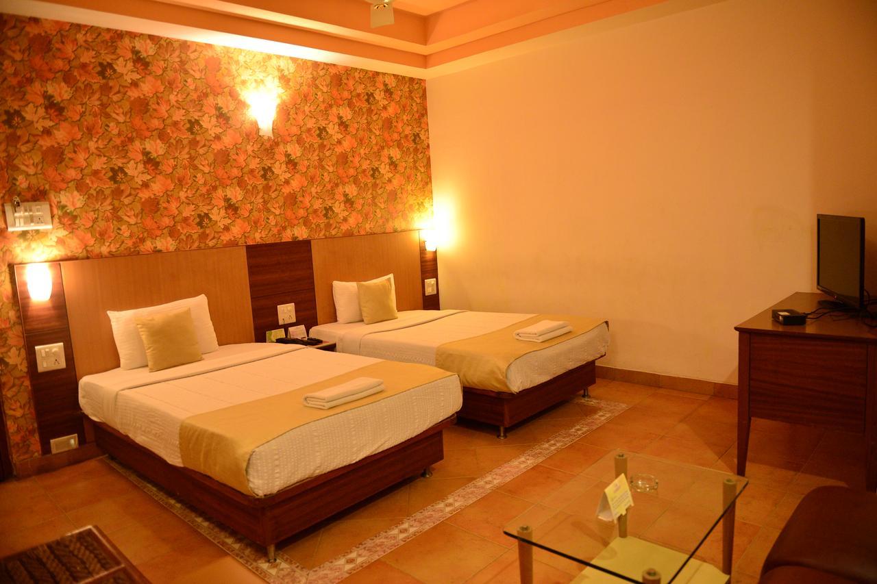 Goa Woodlands Hotel Madgaon Exterior photo
